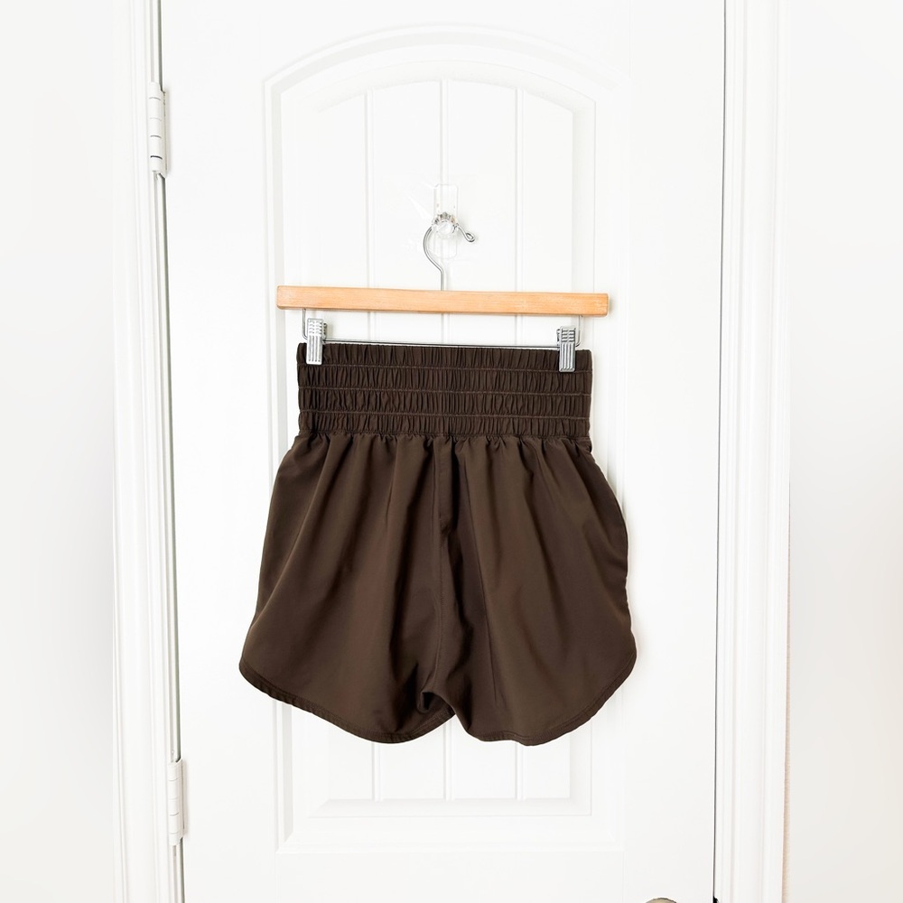 Nike Women’s One Dri-Fit Ultra High Waisted 3” Brown Shorts Size Small - Picture 6 of 6